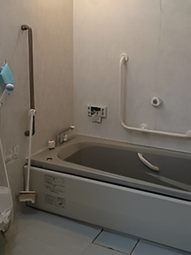 手すり付き入浴設備