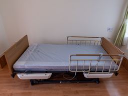 調節可能なベッドの居室