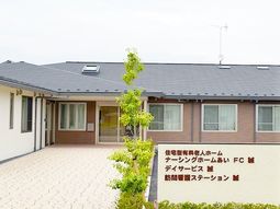 清潔感ある明るいエントランス