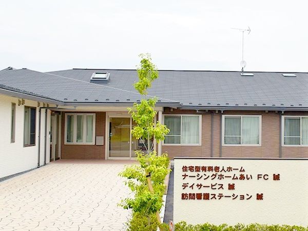 清潔感ある明るいエントランス