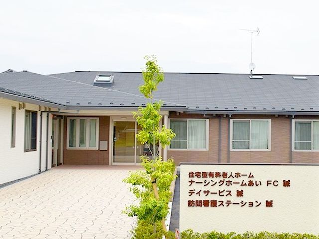 平屋建てのエントランス 外観 手入れの行き届いたエントランスが、暖かい歓迎を表しています。清潔感のある外観が、快適な環境を約束します。