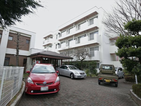 多階建て建物の外側