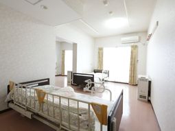 明るい居室の空間