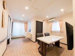 広々と明るい会議室