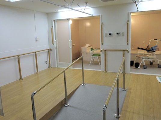 手すり付き訓練室  