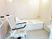 サムネイル 施設の写真 白い浴槽が置かれた広い浴室。シャワーや手すり、浴室用車いすも設置されている。