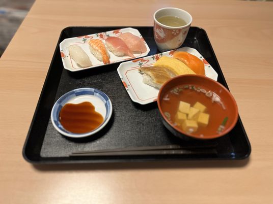 和食の食事トレー