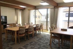 日差しが差し込む部屋