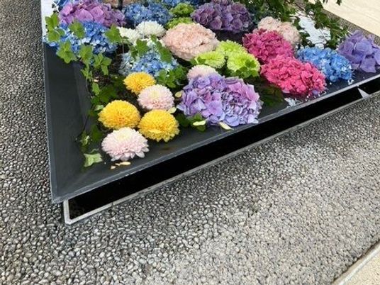 色鮮やかな花壇の庭  