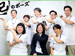 スタッフの集合写真  