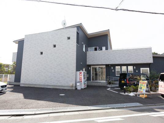 現代的な建物の外観