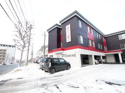 雪景色の建物外観