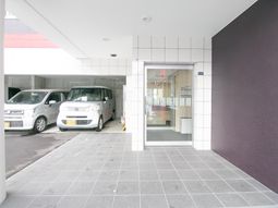 清潔感のあるエントランス