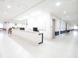 明るく清潔な廊下