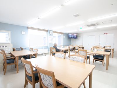 明るい食堂の様子