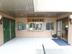 赤レンガ造りのエントランス