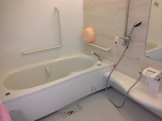 広々とした浴室