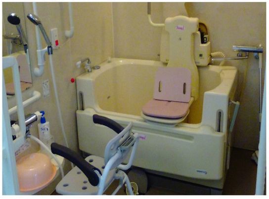 椅子付き浴槽の浴室