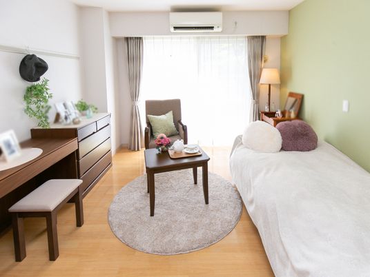 明るく整頓された居室