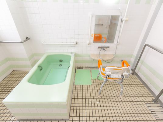 手すり付き浴室設備