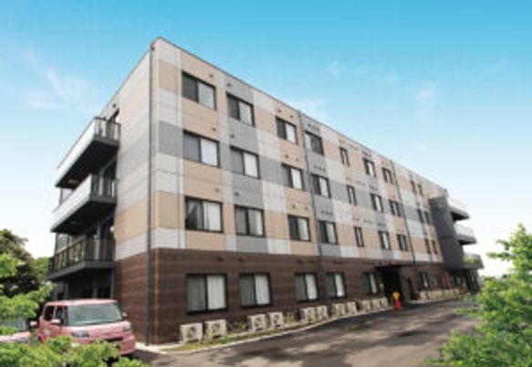 広々とした建物外観