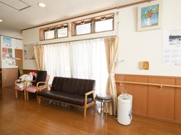 落ち着いた休憩室の風景