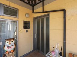 エントランスの正面ビュー