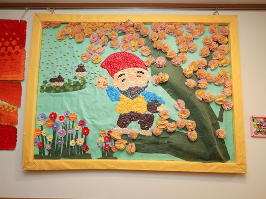 壁に掛けられた手作りアート