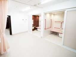 バリアフリーな浴室設備