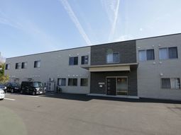 モダンな外観の建物