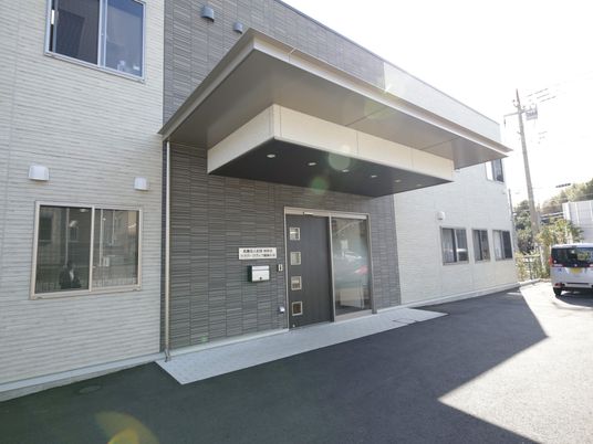新しい建物のエントランス