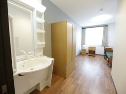 明るく清潔な居室