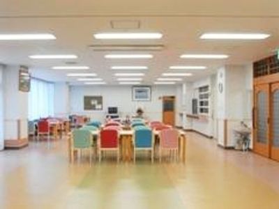 清潔感のある広々とした食堂