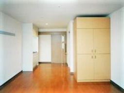 明るい居室の一角