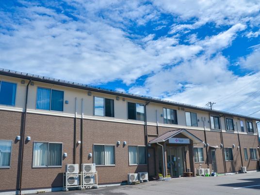 青空の建物外観  