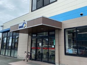 施設の正面玄関  