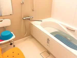 明るい浴室  