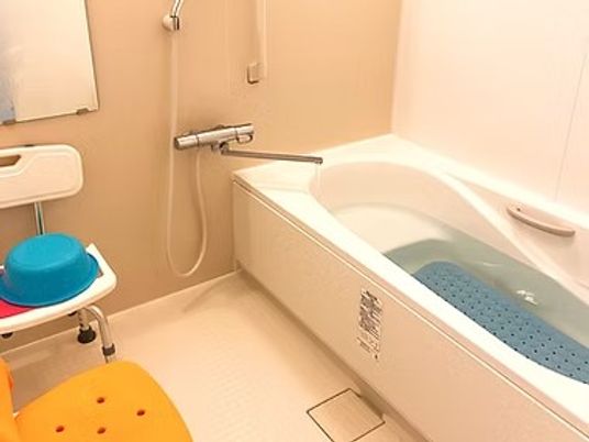 明るい浴室  