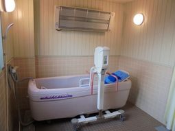 快適な設備の浴室