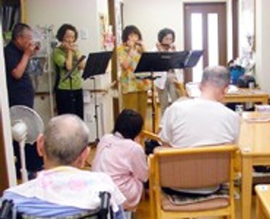 演奏が行われている居室  
