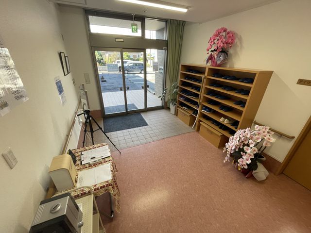 エントランスの明るい様子