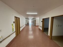 広々とした廊下