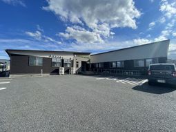 ゆとりある駐車場の外観