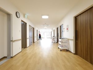 広々とした綺麗な廊下