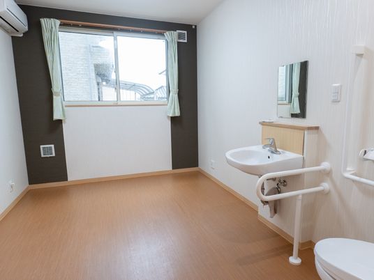 バリアフリーのトイレ空間