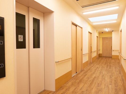 温かみのある廊下デザイン