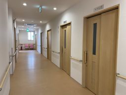 廊下の明るい雰囲気