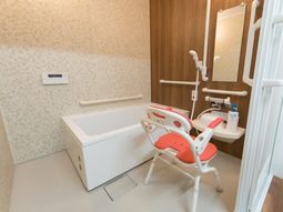 バリアフリーの浴室設備