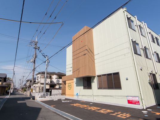 新しい外観の施設