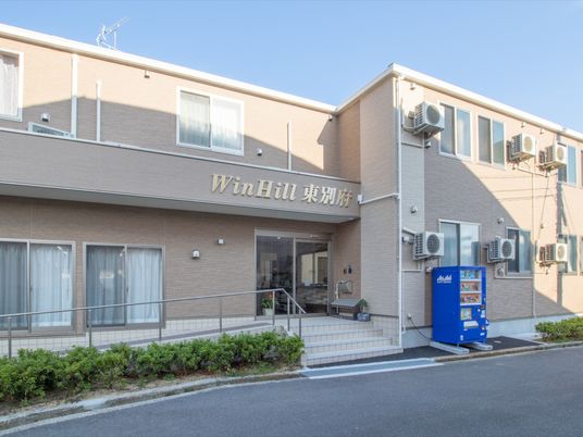 施設の外観とエントランス